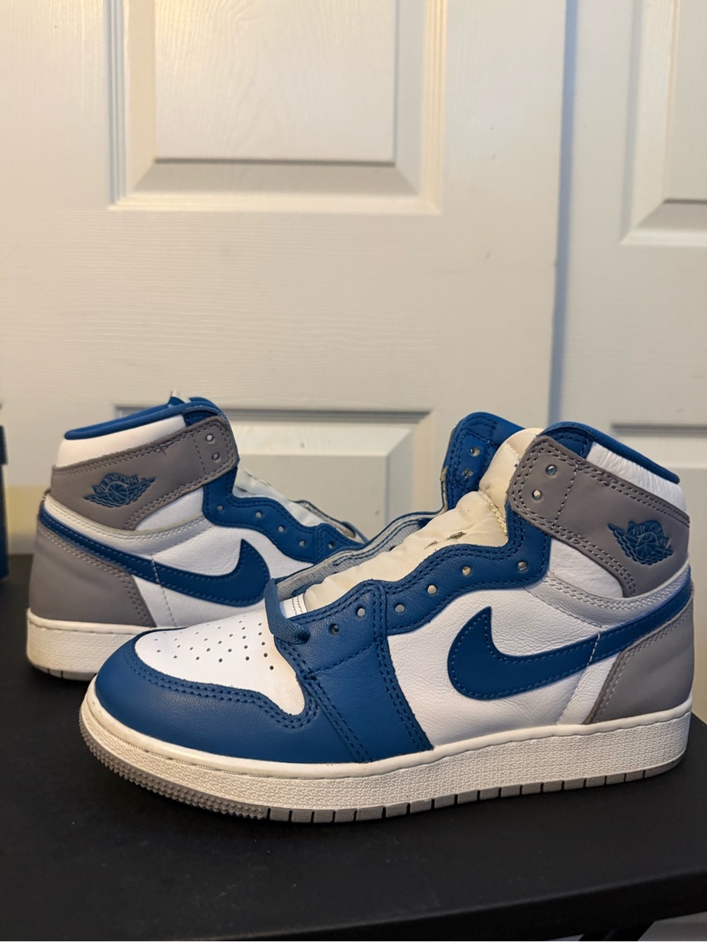 Nike Air Jordan 1 High Top White Blue Gray
